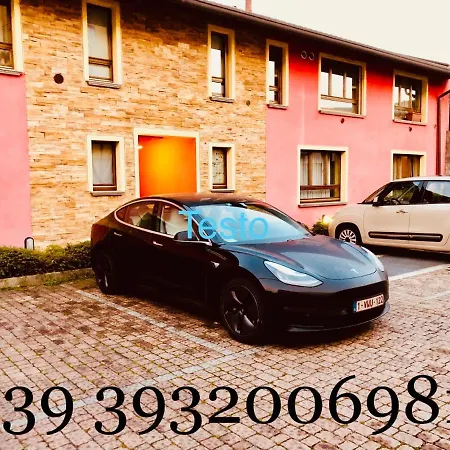 Bergamo Easy Airport Residence Pvt Parking アパート *
