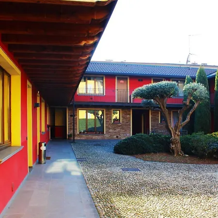 アパート Bergamo Easy Airport Residence Pvt Parking *