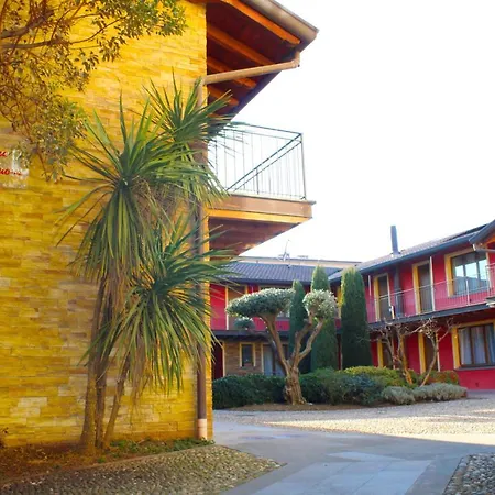 アパート Bergamo Easy Airport Residence Pvt Parking