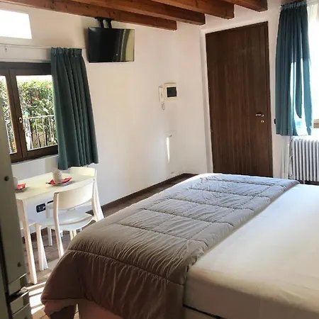 Bergamo Easy Airport Residence Pvt Parking アパート