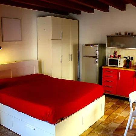 Bergamo Easy Airport Residence Pvt Parking アパート