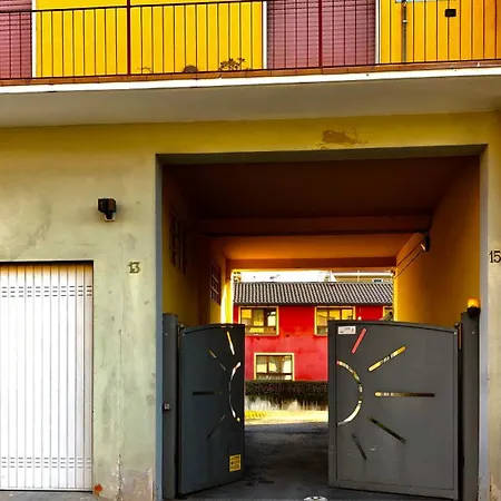 アパート Bergamo Easy Airport Residence Pvt Parking ベルガモ