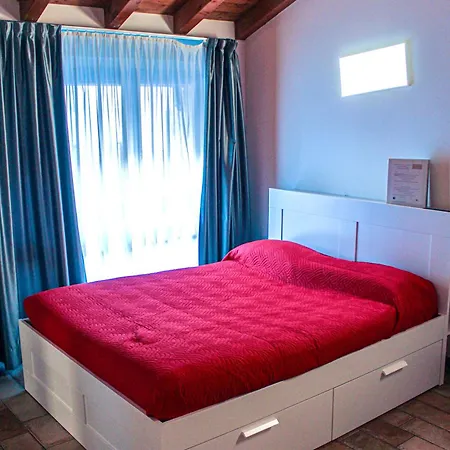 Bergamo Easy Airport Residence Pvt Parking アパート *