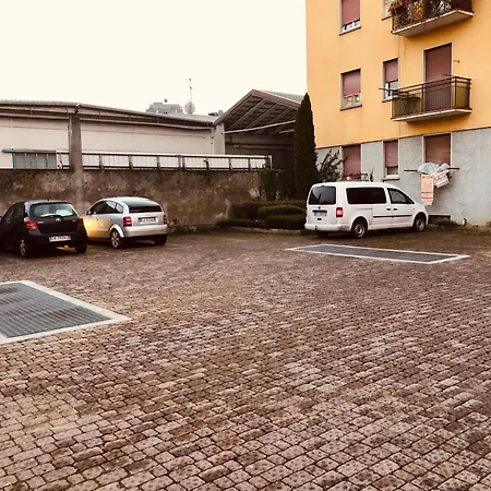 Bergamo Easy Airport Residence Pvt Parking * ベルガモ