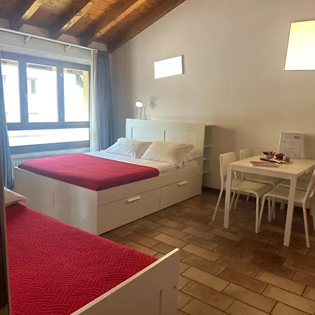 アパート Bergamo Easy Airport Residence Pvt Parking ベルガモ